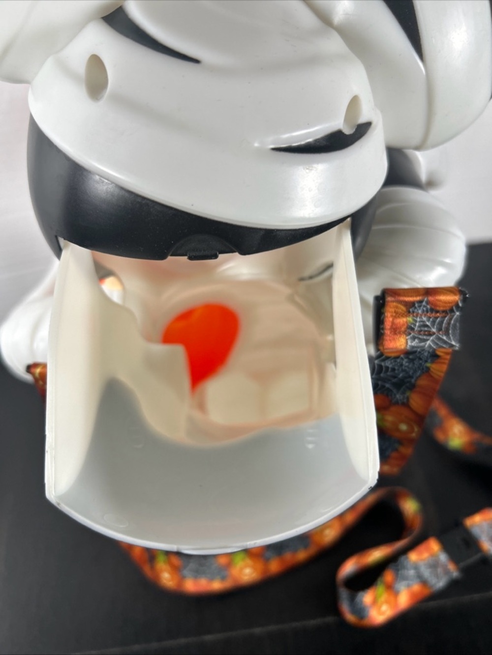 Disney Glow-in-the-Dark Mickey mummy popcorn bucket Disney parks - Picture 6 of 9